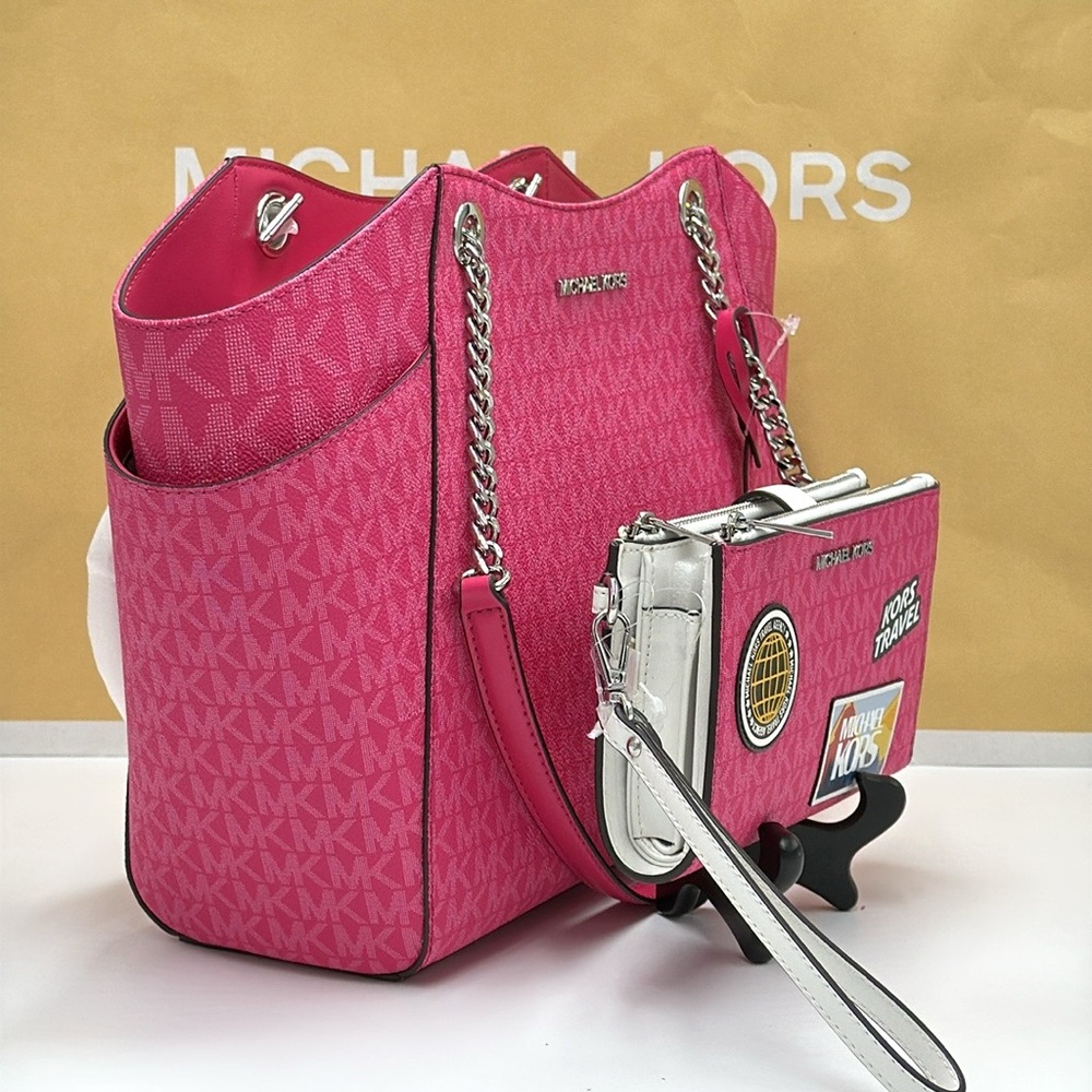 Michael Kors Lg Signtr Logo Chain Shoulder Tote Bag & Large Wristlet
Dragonfrui - Picture 4 of 16